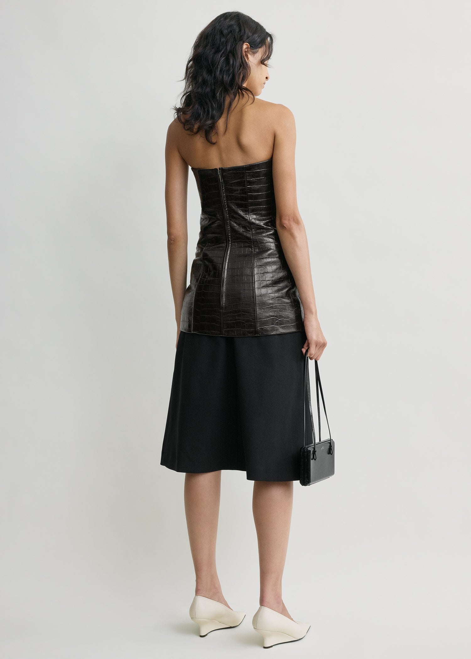 STRAPLESS CROCO-EMBOSSED POCKET TOP