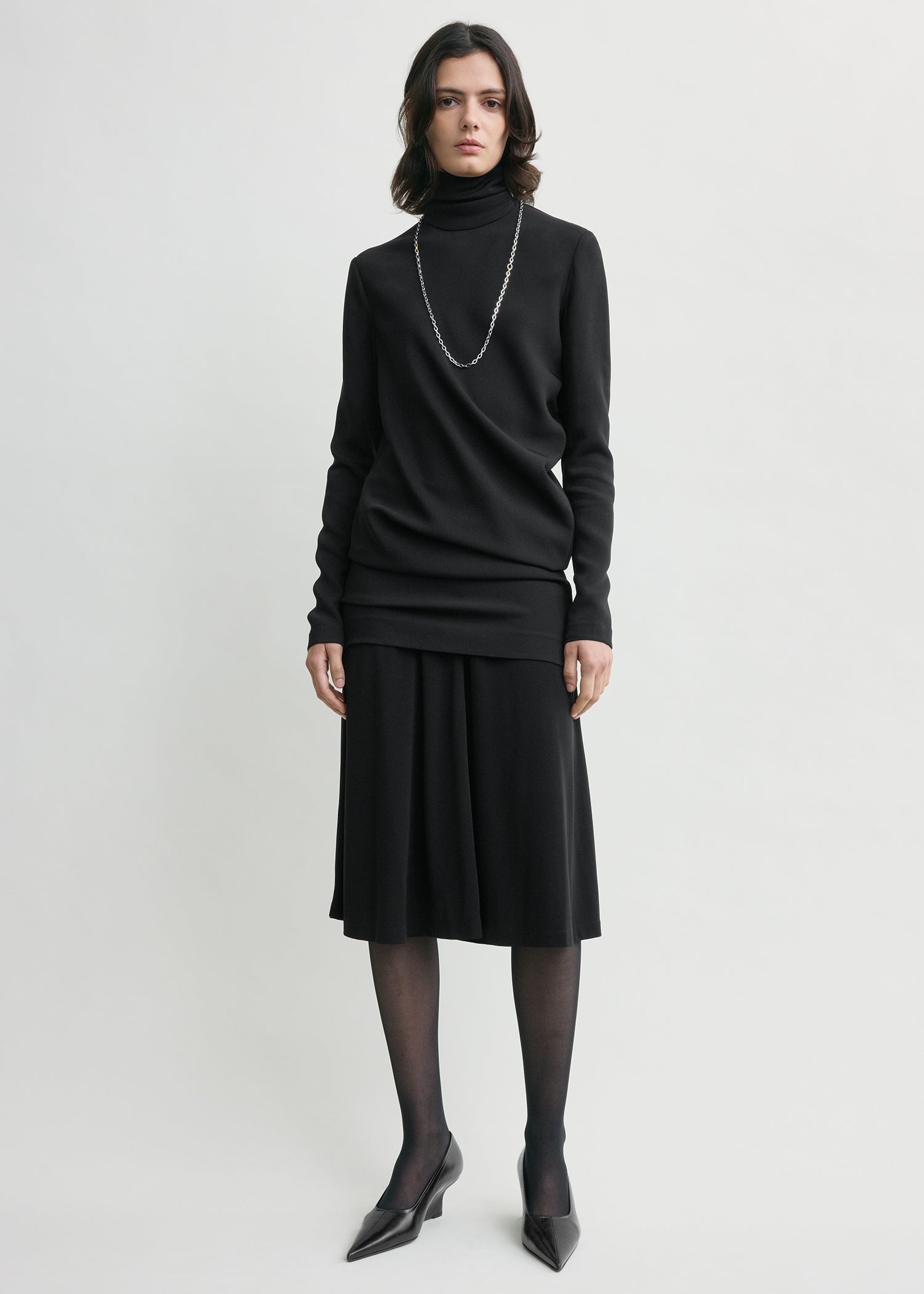 HIGH-NECK TWIST BLOUSE