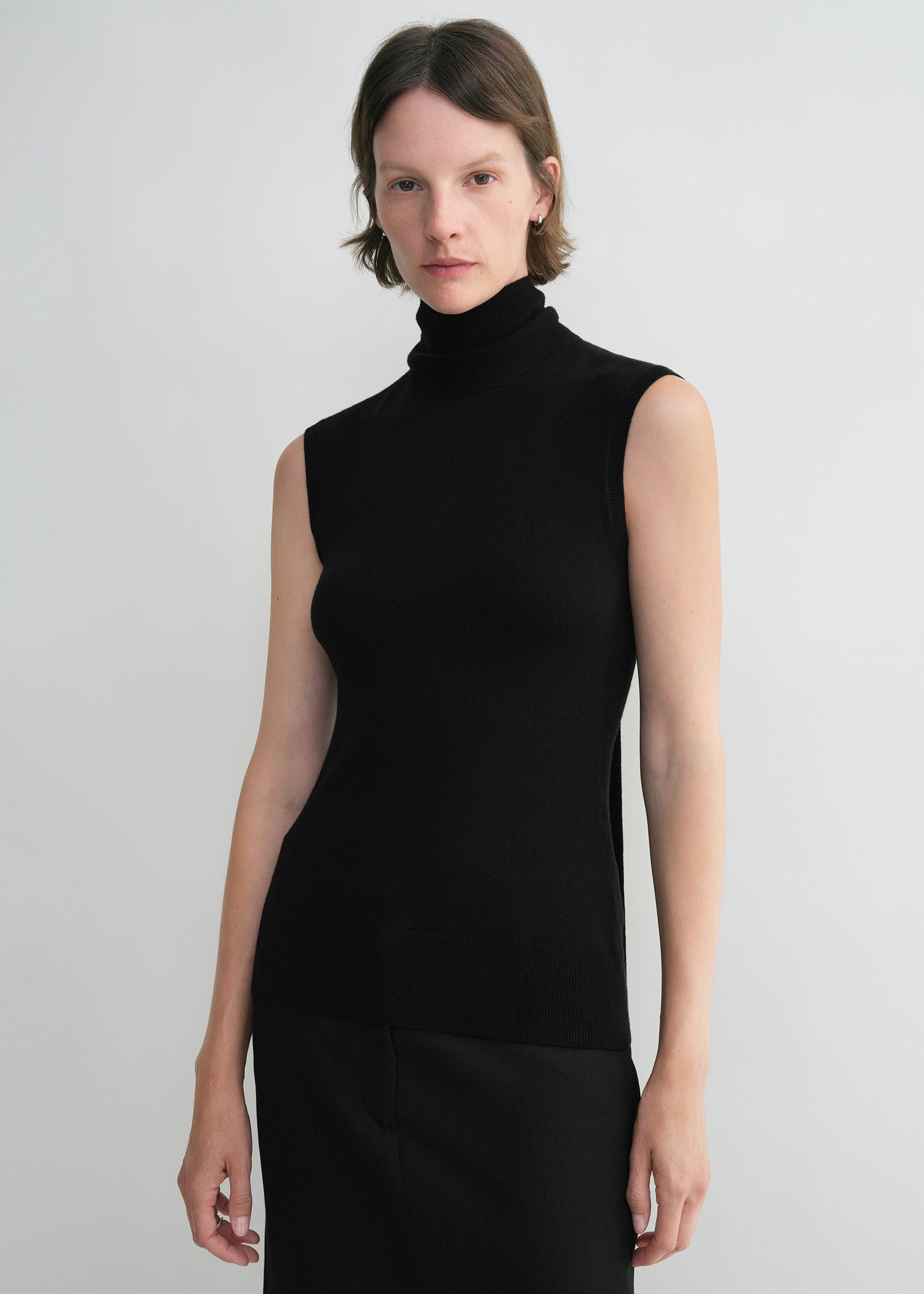 SLEEVELESS SCARF KNIT