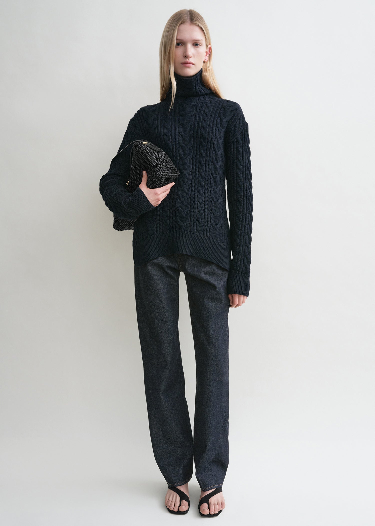 HIGH-NECK CABLE KNIT