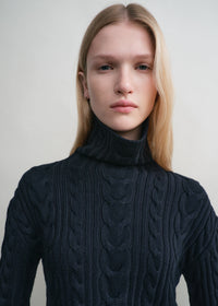 HIGH-NECK CABLE KNIT
