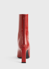 GLOSSY LEATHER BOOTS