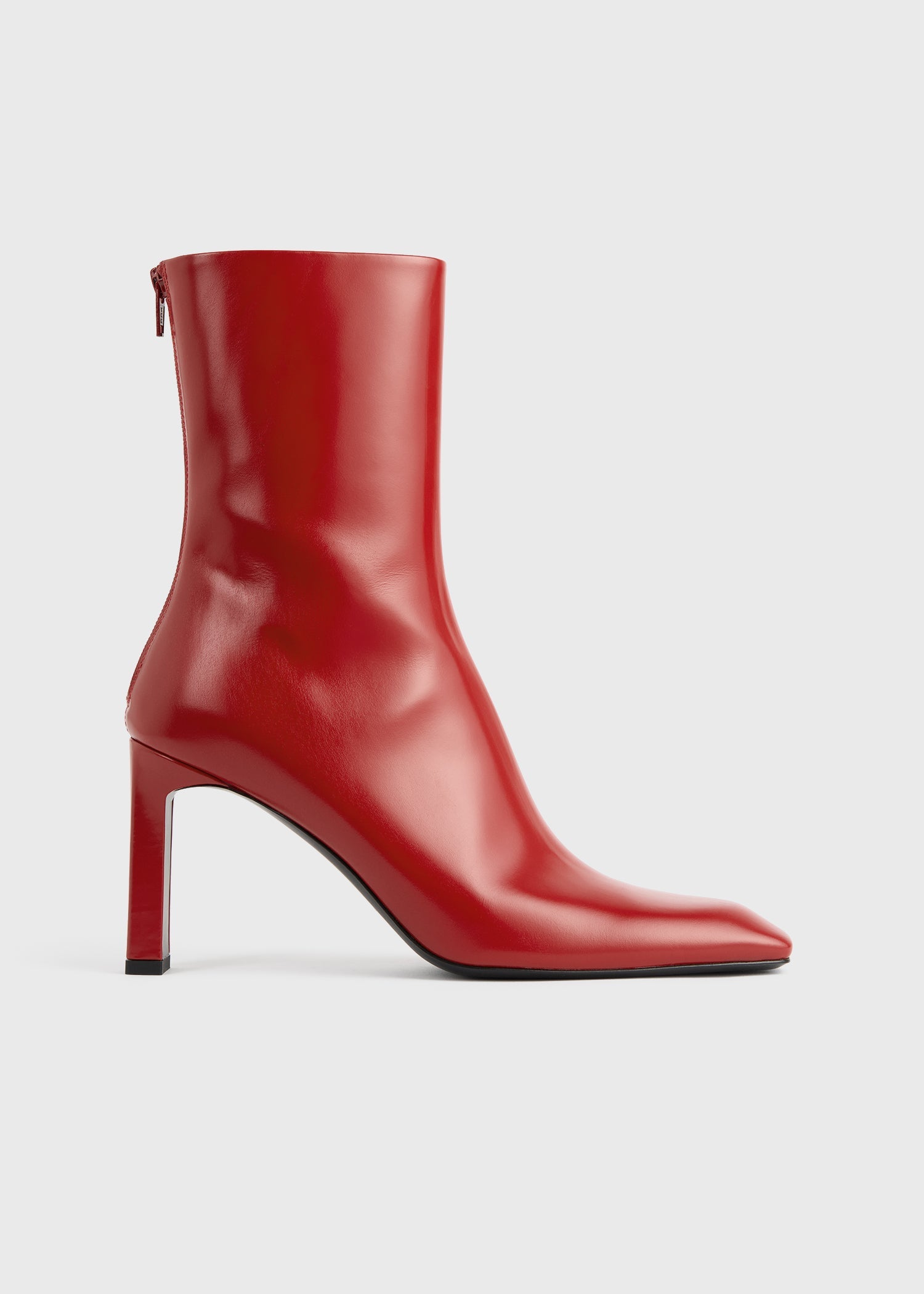 GLOSSY LEATHER BOOTS