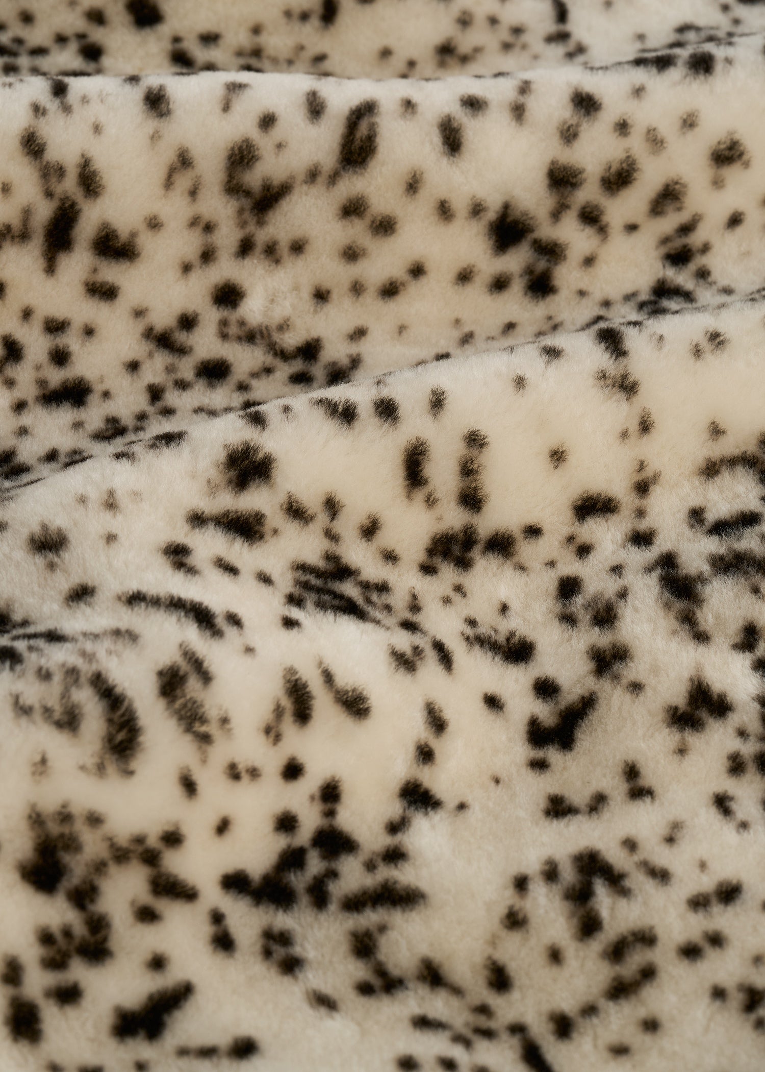 STRACCIATELLA SHEARLING MUFF