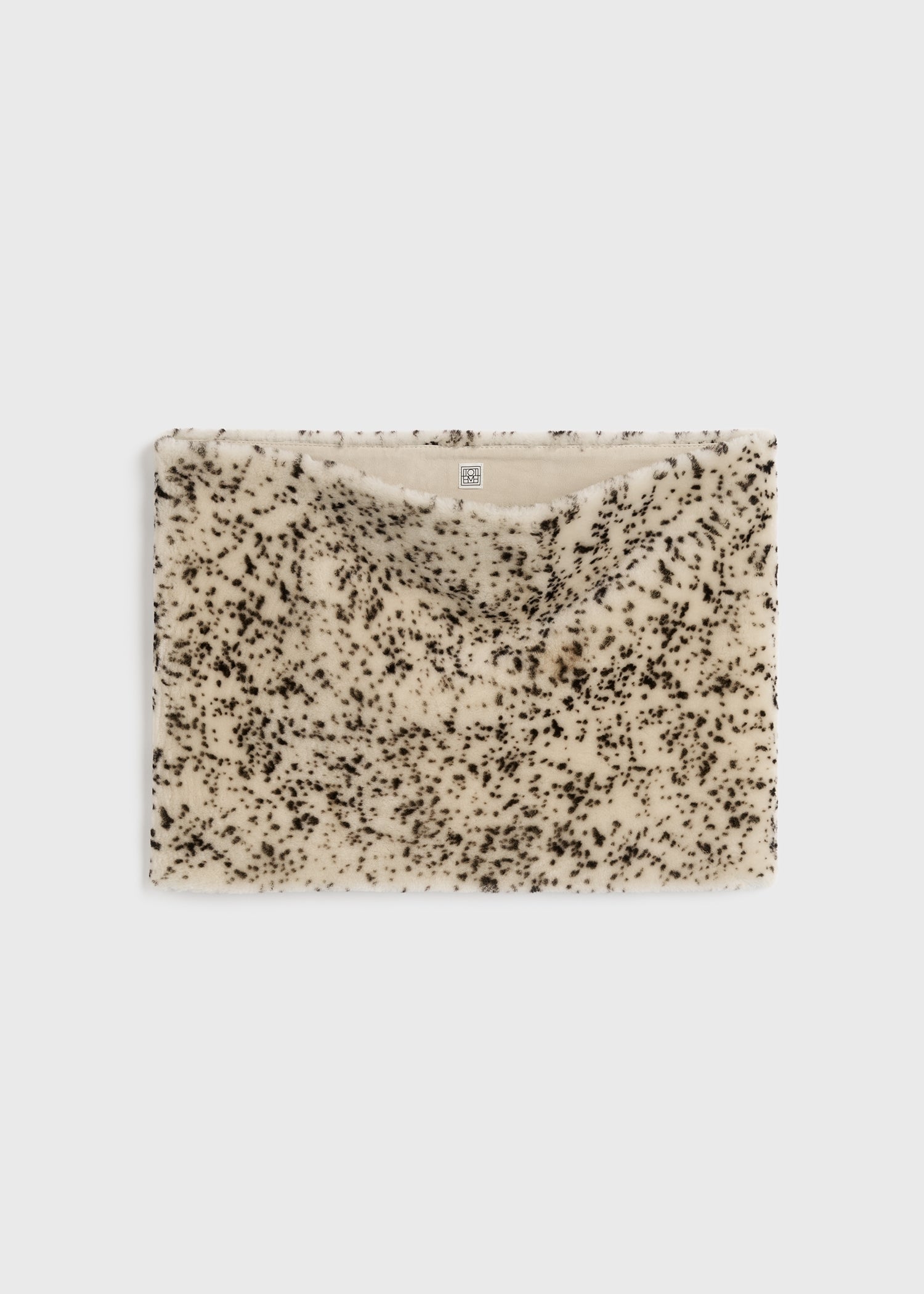 STRACCIATELLA SHEARLING MUFF