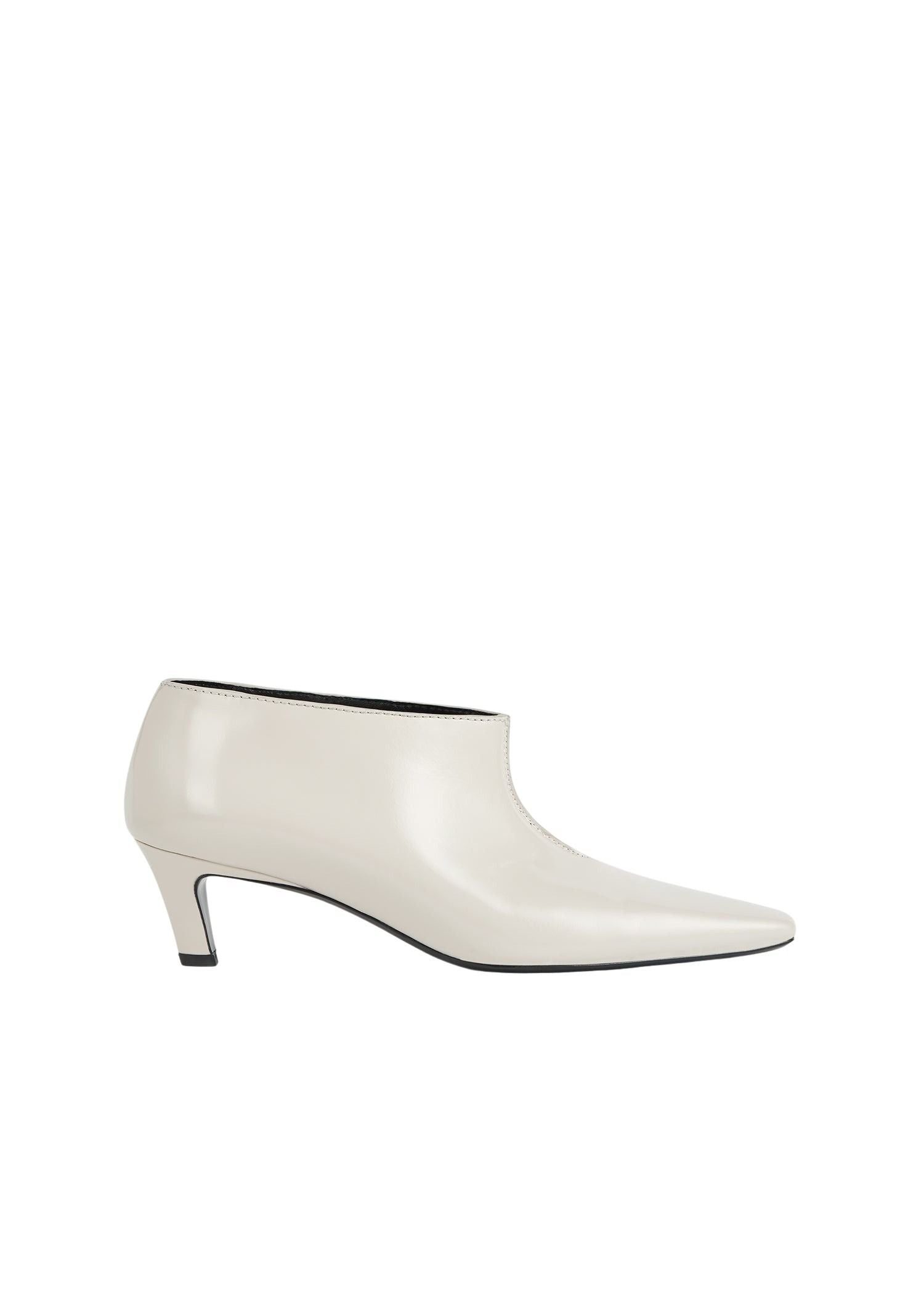 THE WIDE SHAFT SHOE