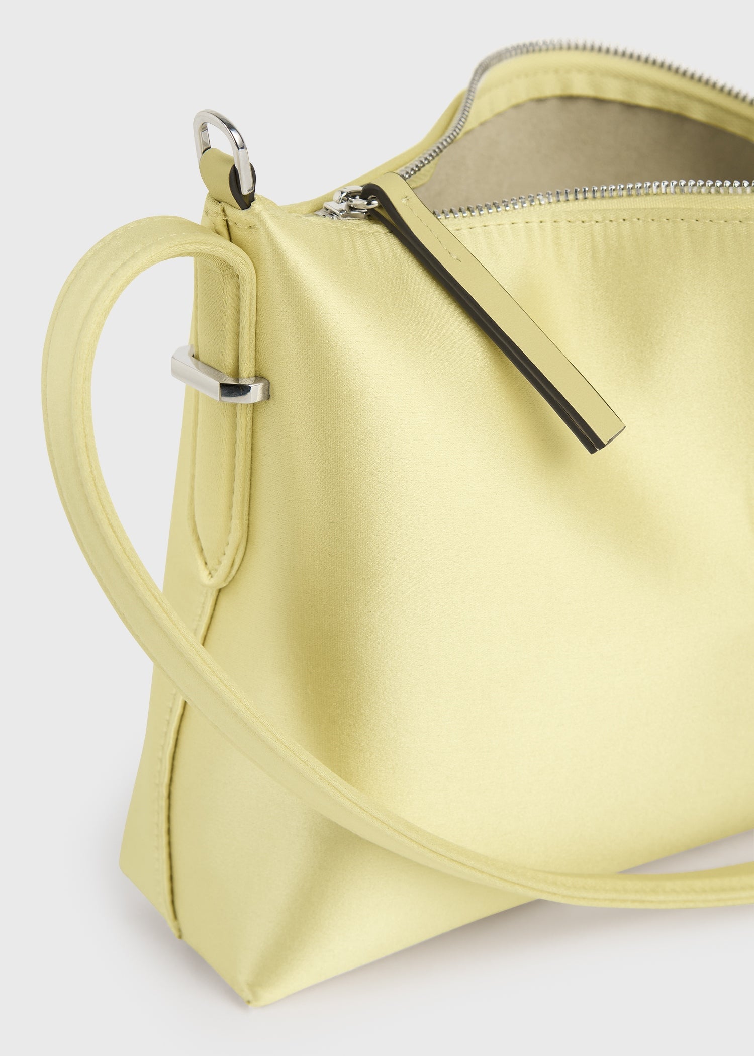 BEVEL SATIN WRISTLET