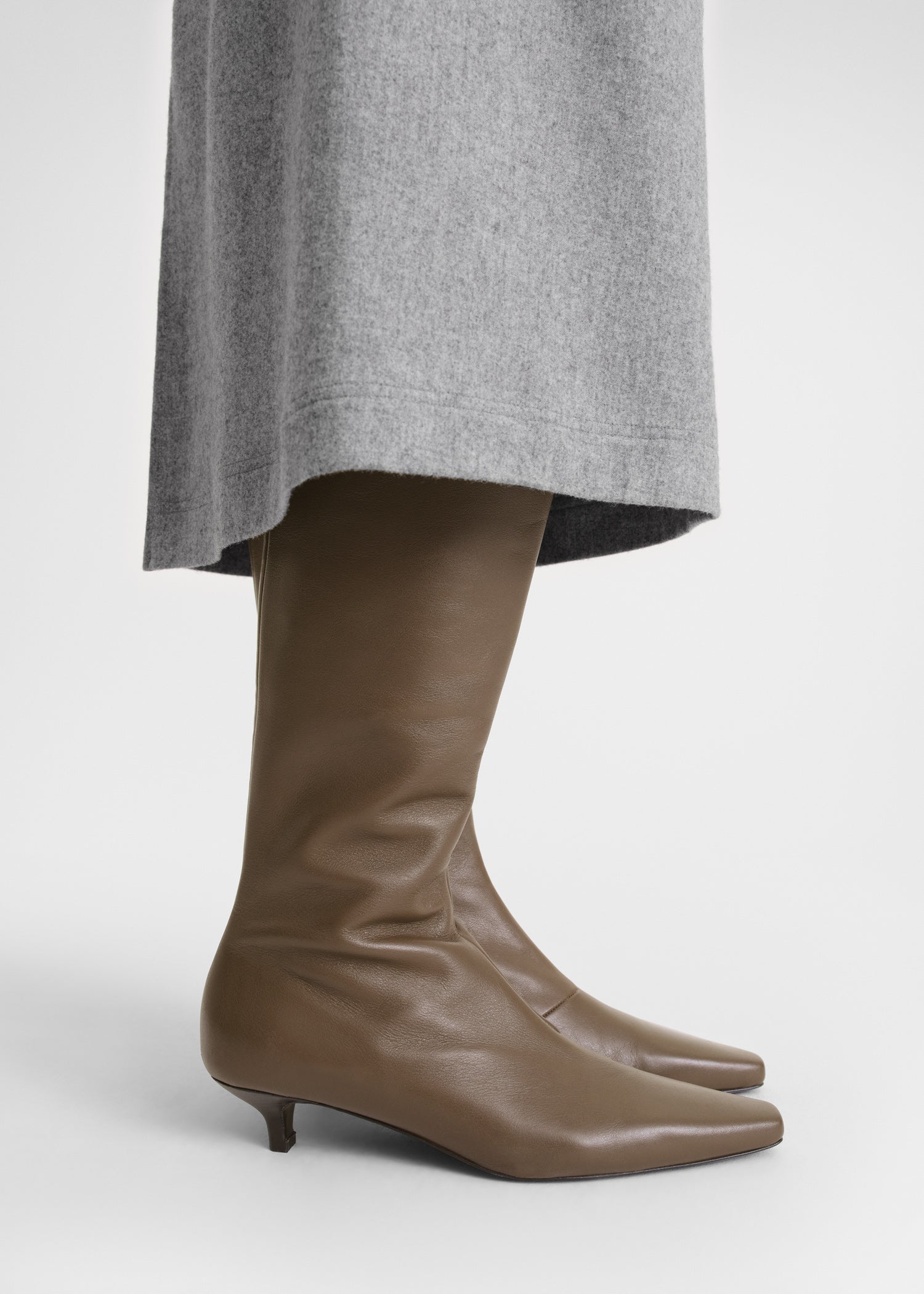 THE SLIM KNEE-HIGH BOOT