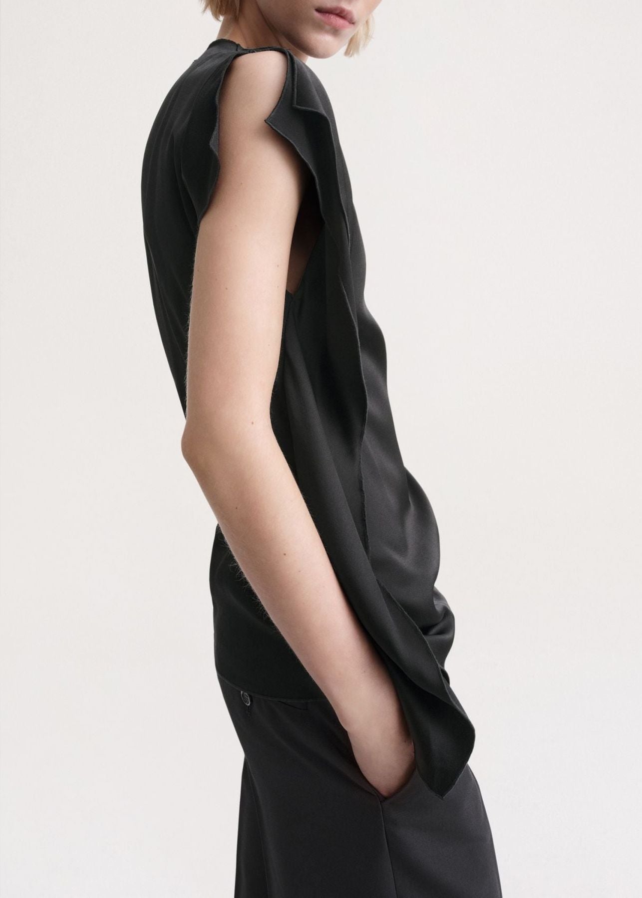 T-shirt en crêpe drapé sur le côté - Black