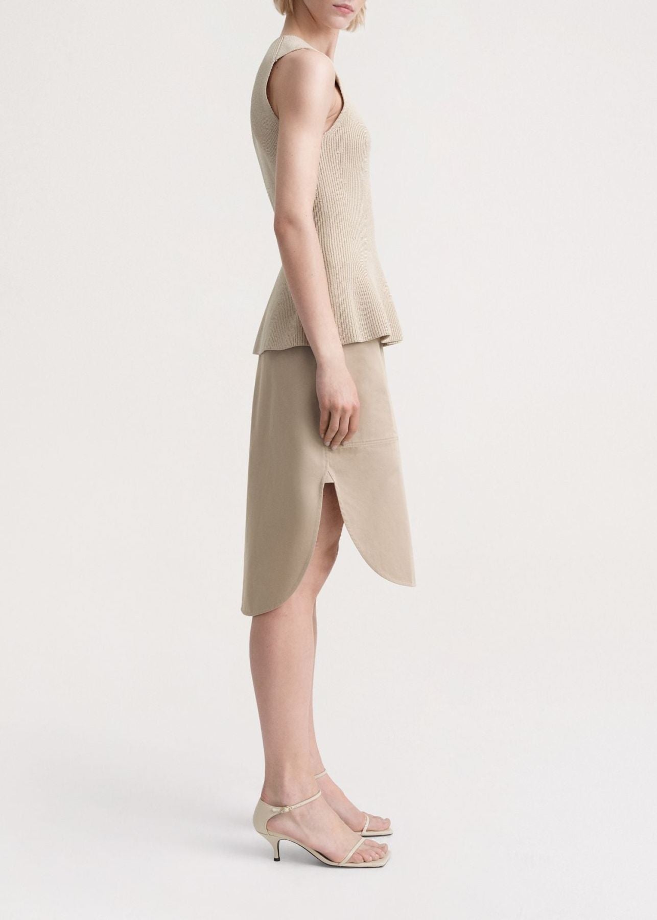 Slim-fitting sleeveless knit T-shirt - Beige