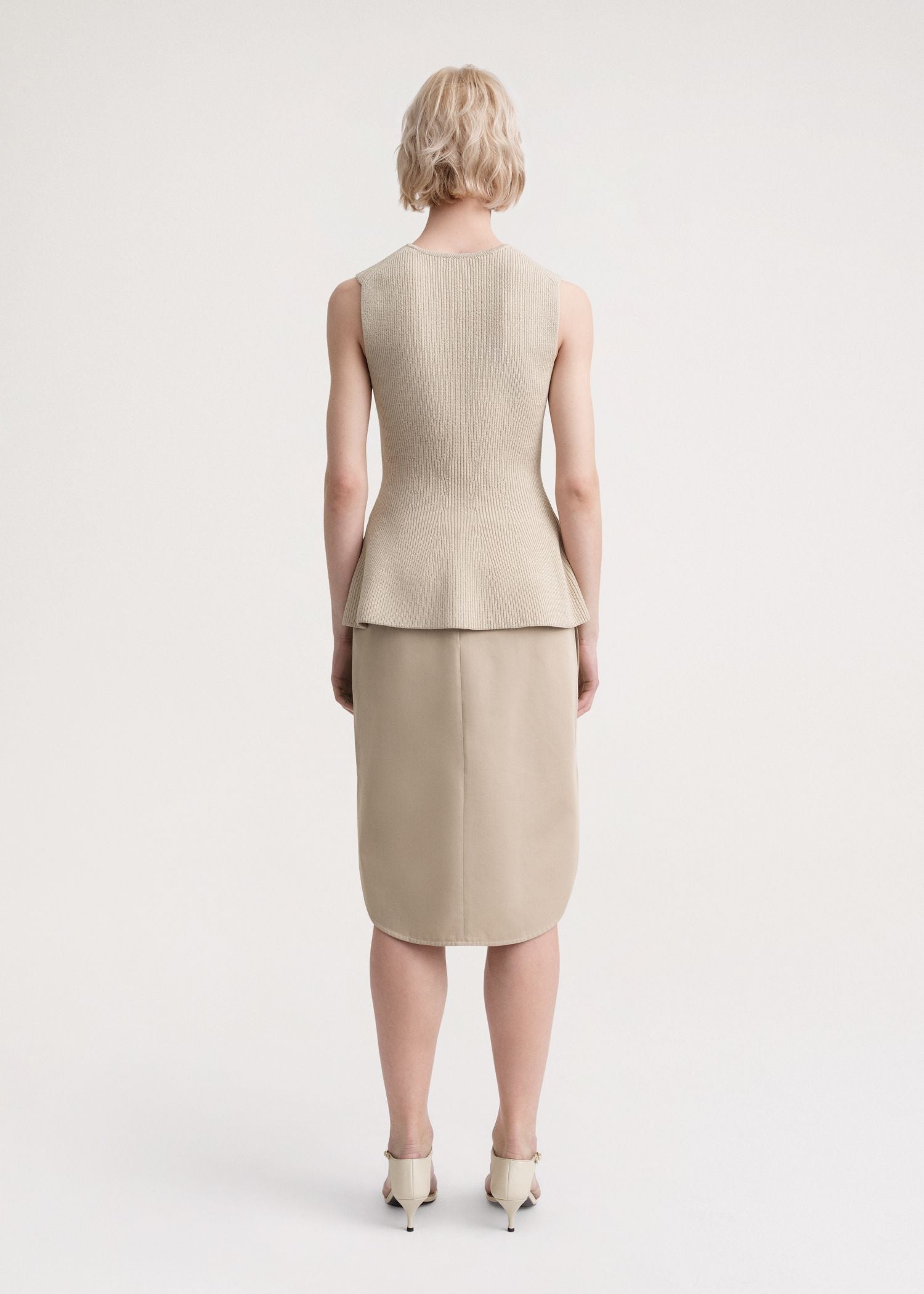 Slim-fitting sleeveless knit T-shirt - Beige