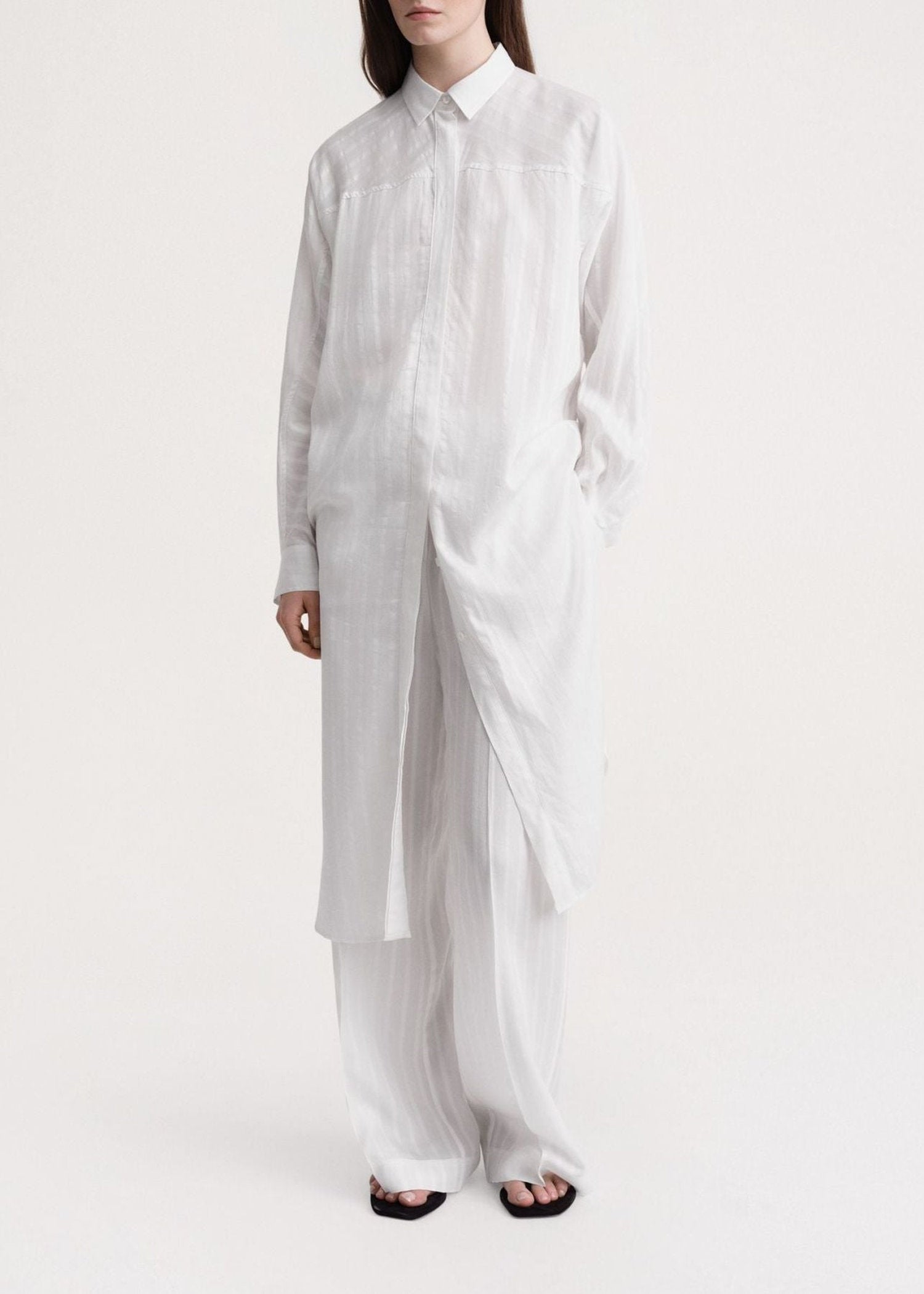 Robe chemise longue à rayures jacquard ton sur ton - White