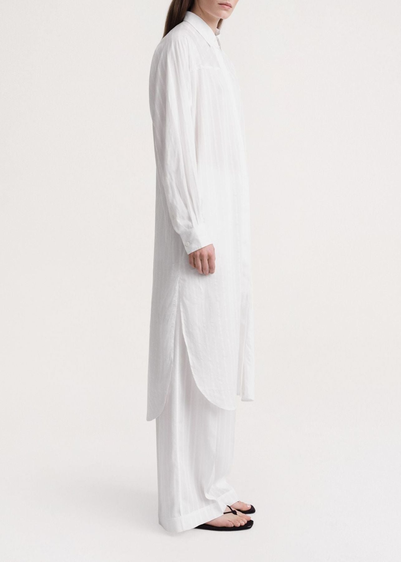 Robe chemise longue à rayures jacquard ton sur ton - White