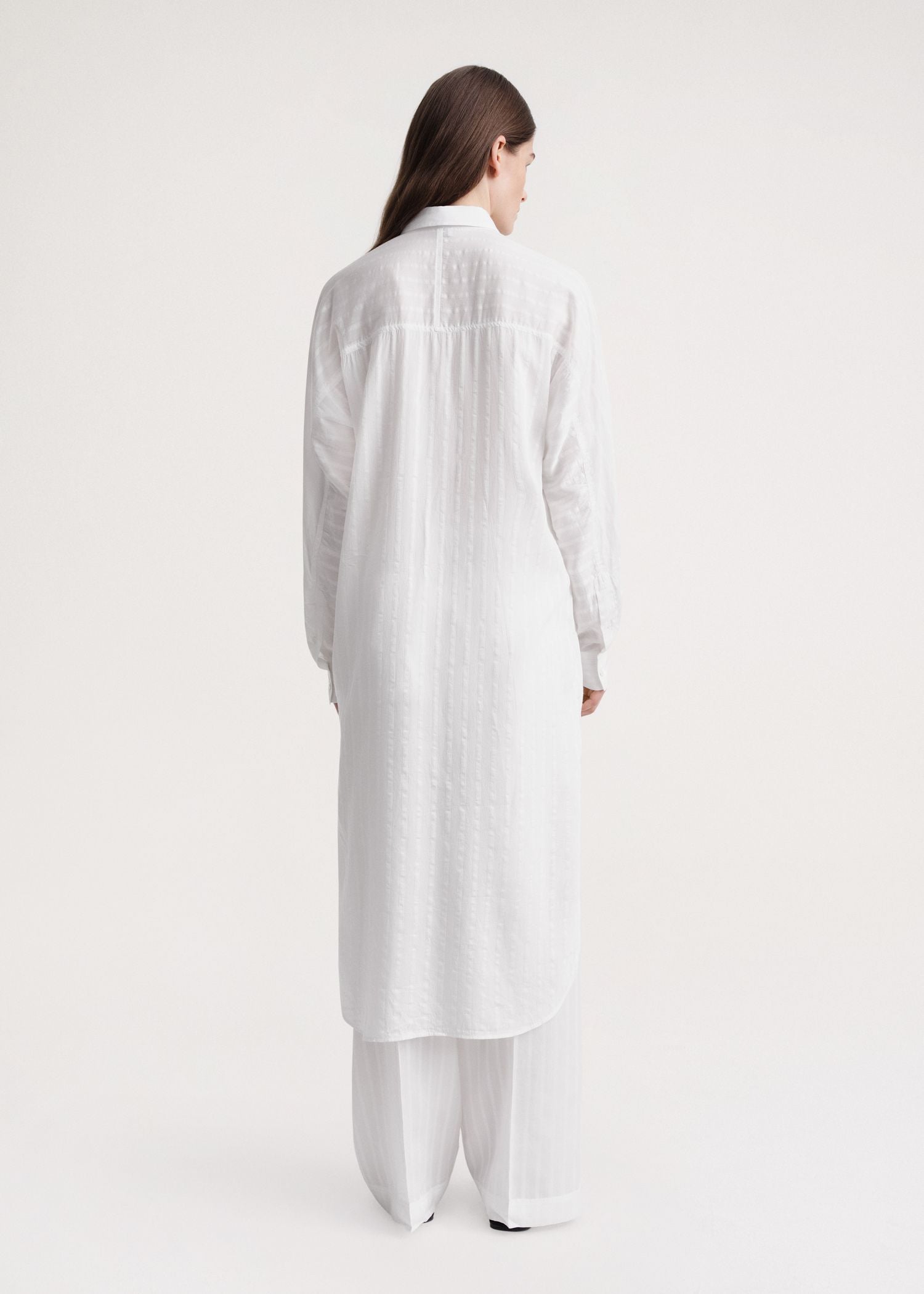 Robe chemise longue à rayures jacquard ton sur ton - White