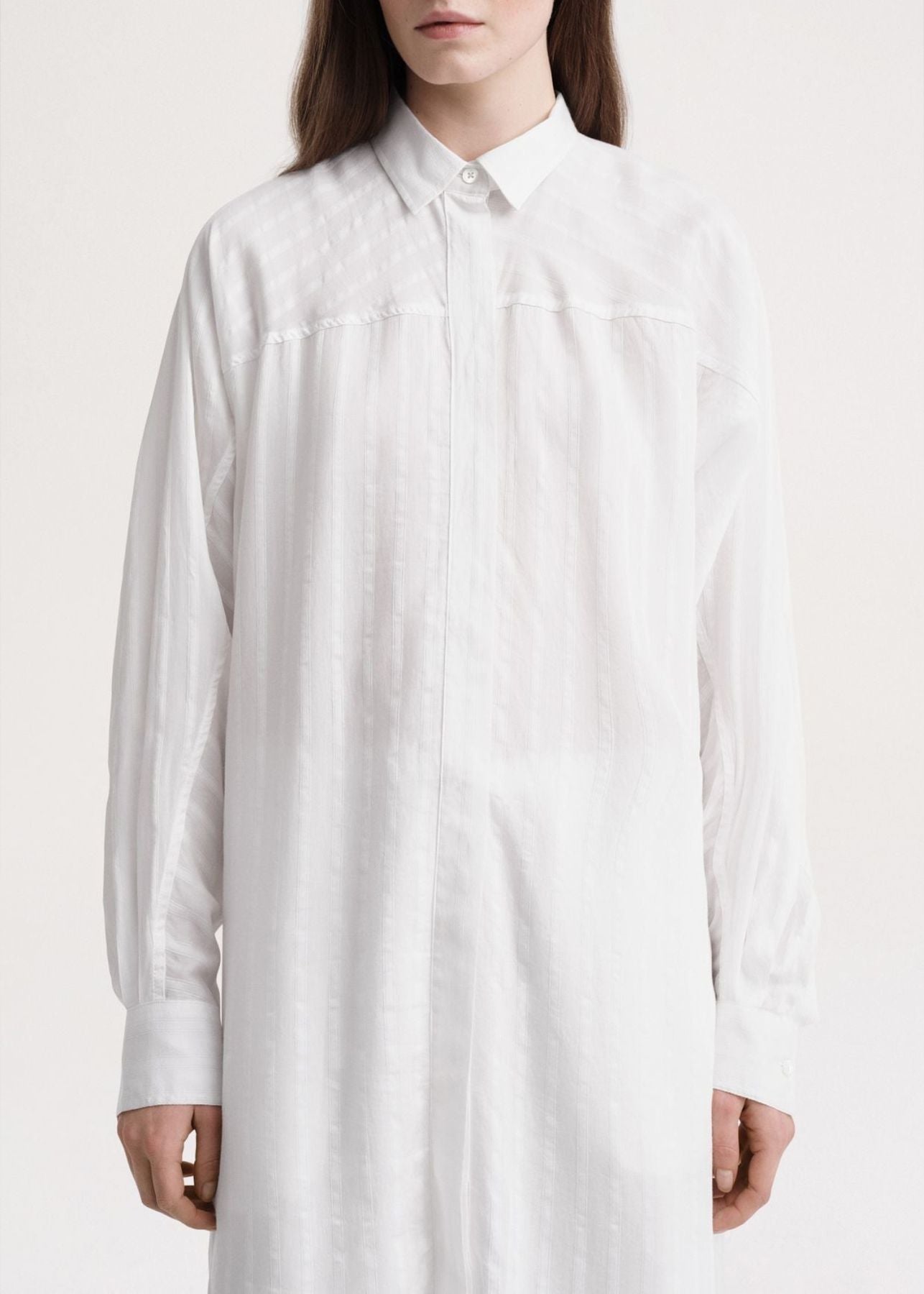 Robe chemise longue à rayures jacquard ton sur ton - White