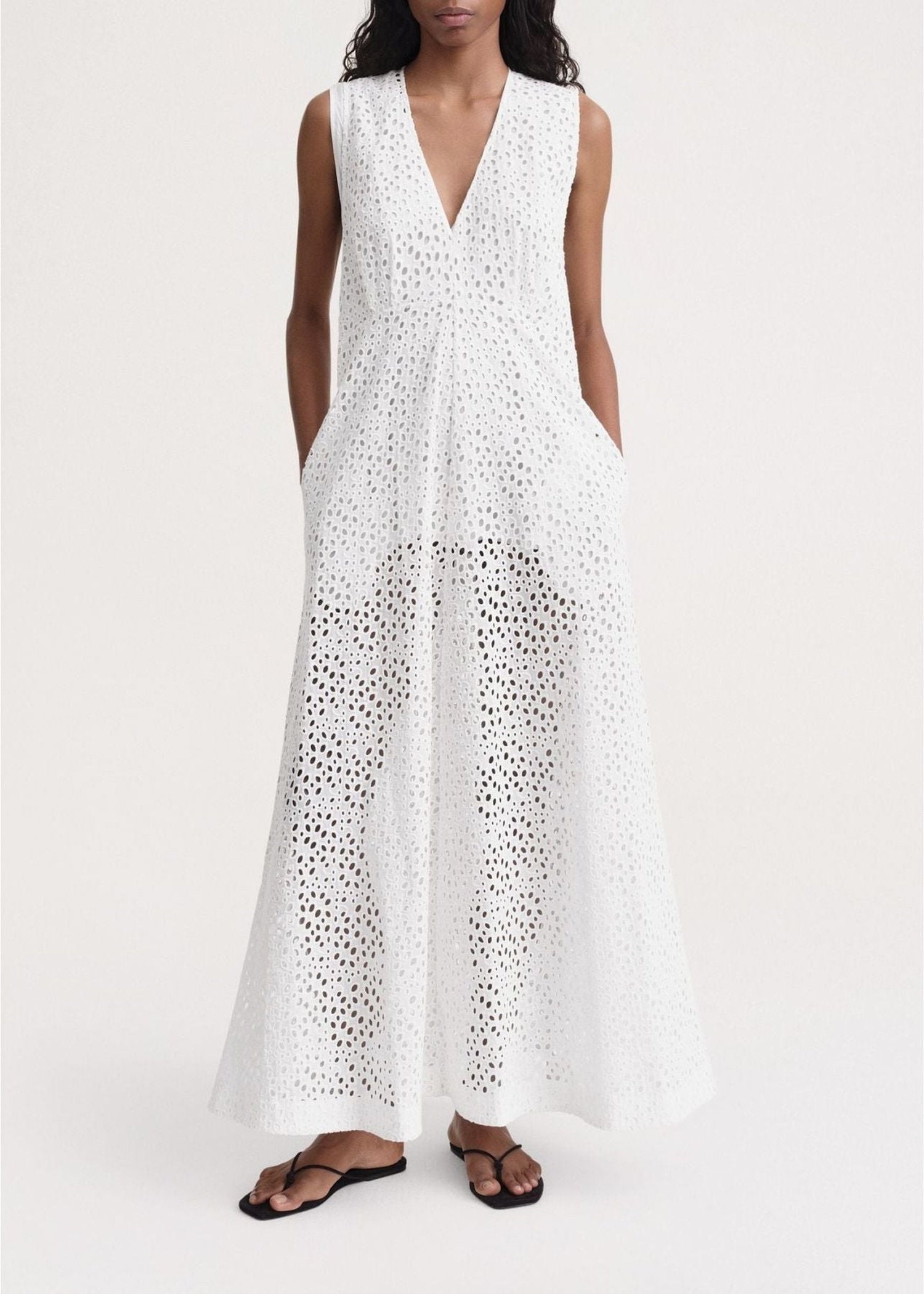 Robe longue en broderie anglaise - White