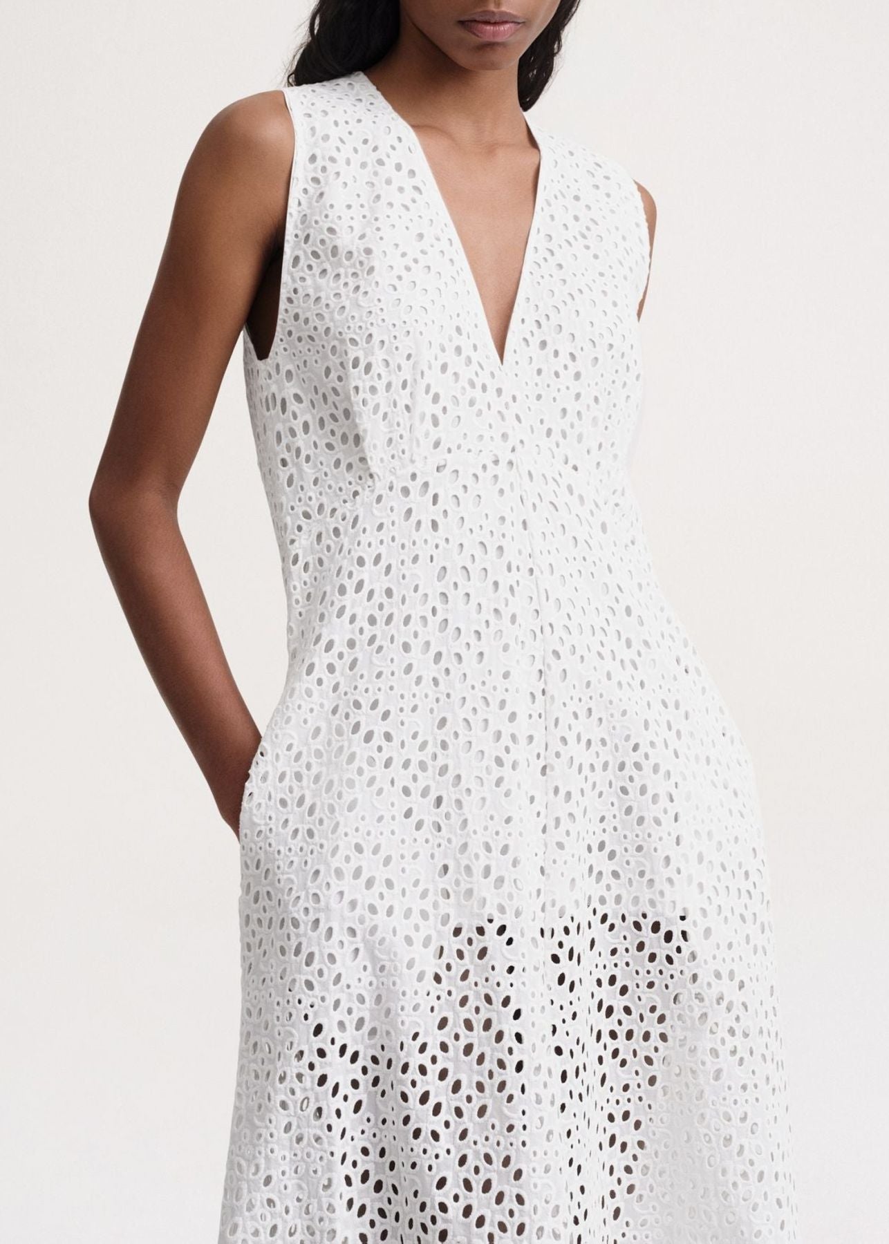 Robe longue en broderie anglaise - White