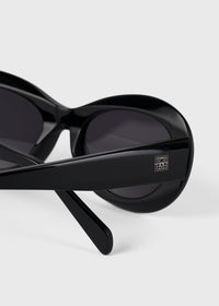 OVAL SUNGLASSES