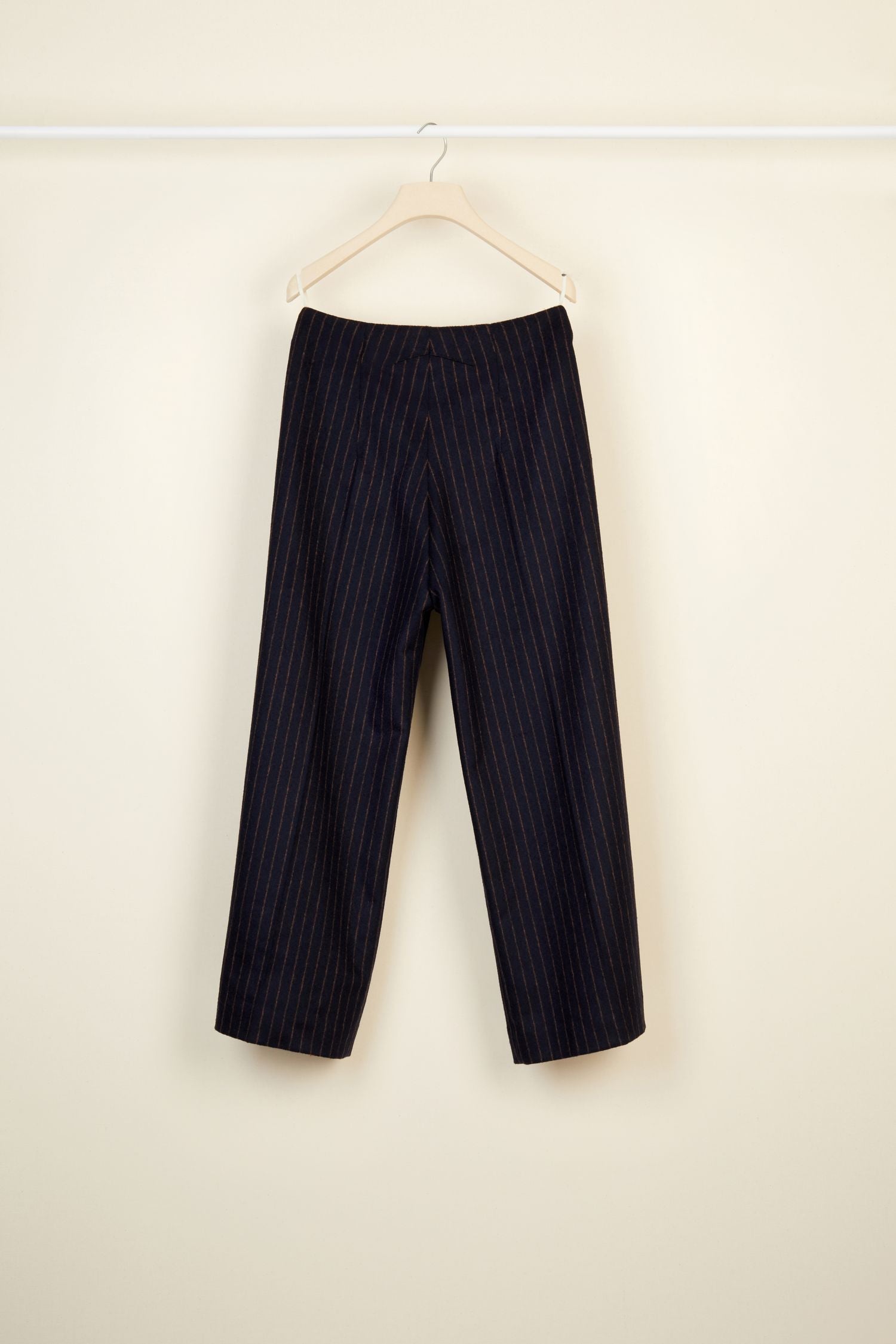 Pantalon droit à rayures en laine - Marine & Terre de Sienne