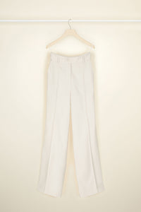 Pantalon droit en laine vierge
 - Champagne