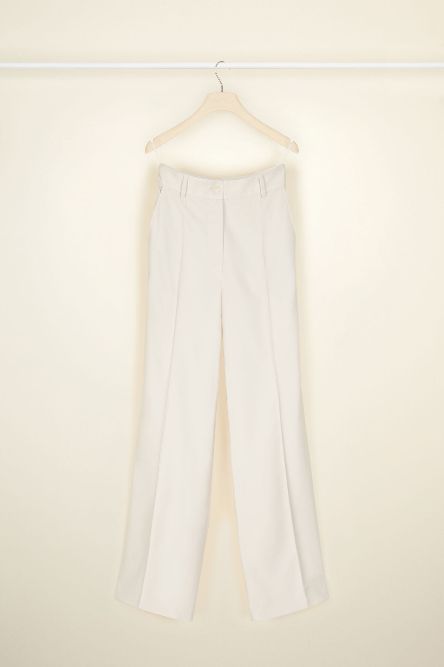 Pantalon droit en laine vierge
 - Champagne
