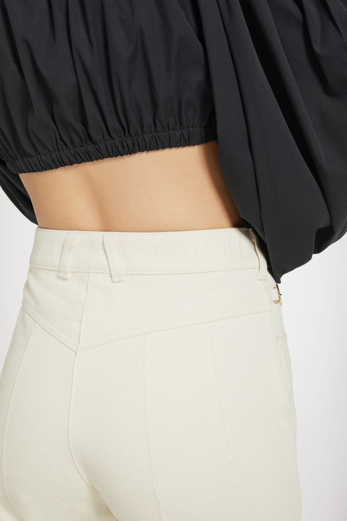 Natural / Pantalon évasé en denim de coton régénéré