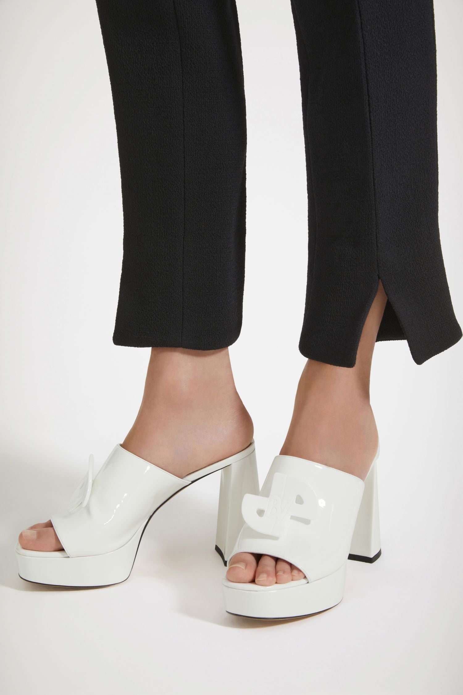 Pantalon fuselé en laine technique