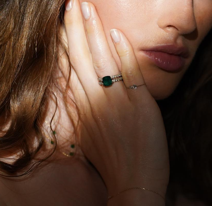 1qty RELIQUAT 450€/ QTY IN : 1-QTY OUT : 1- ST : 100% // Bague Colette 2  saphirs
-Blanc