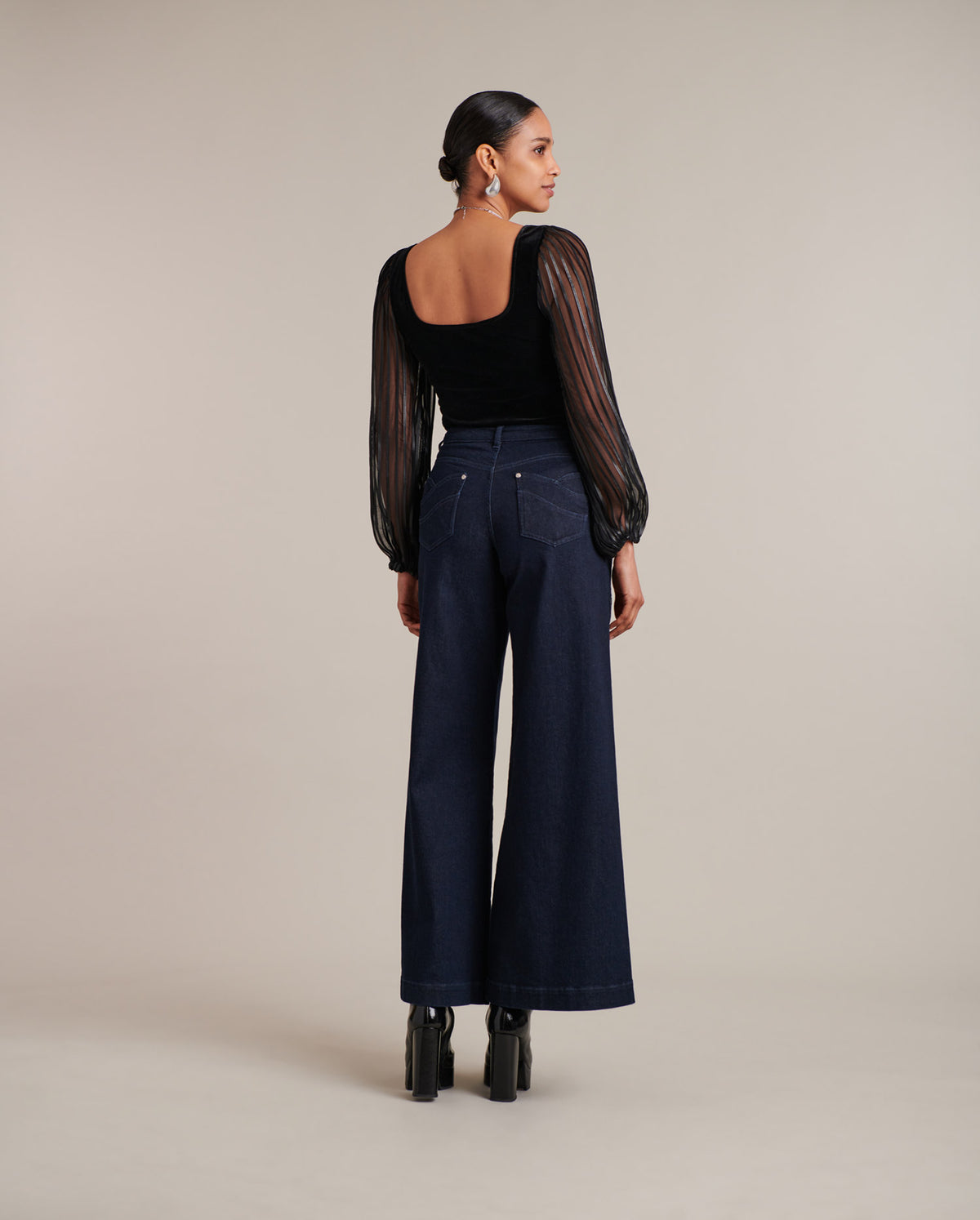 Black / Top Wilde