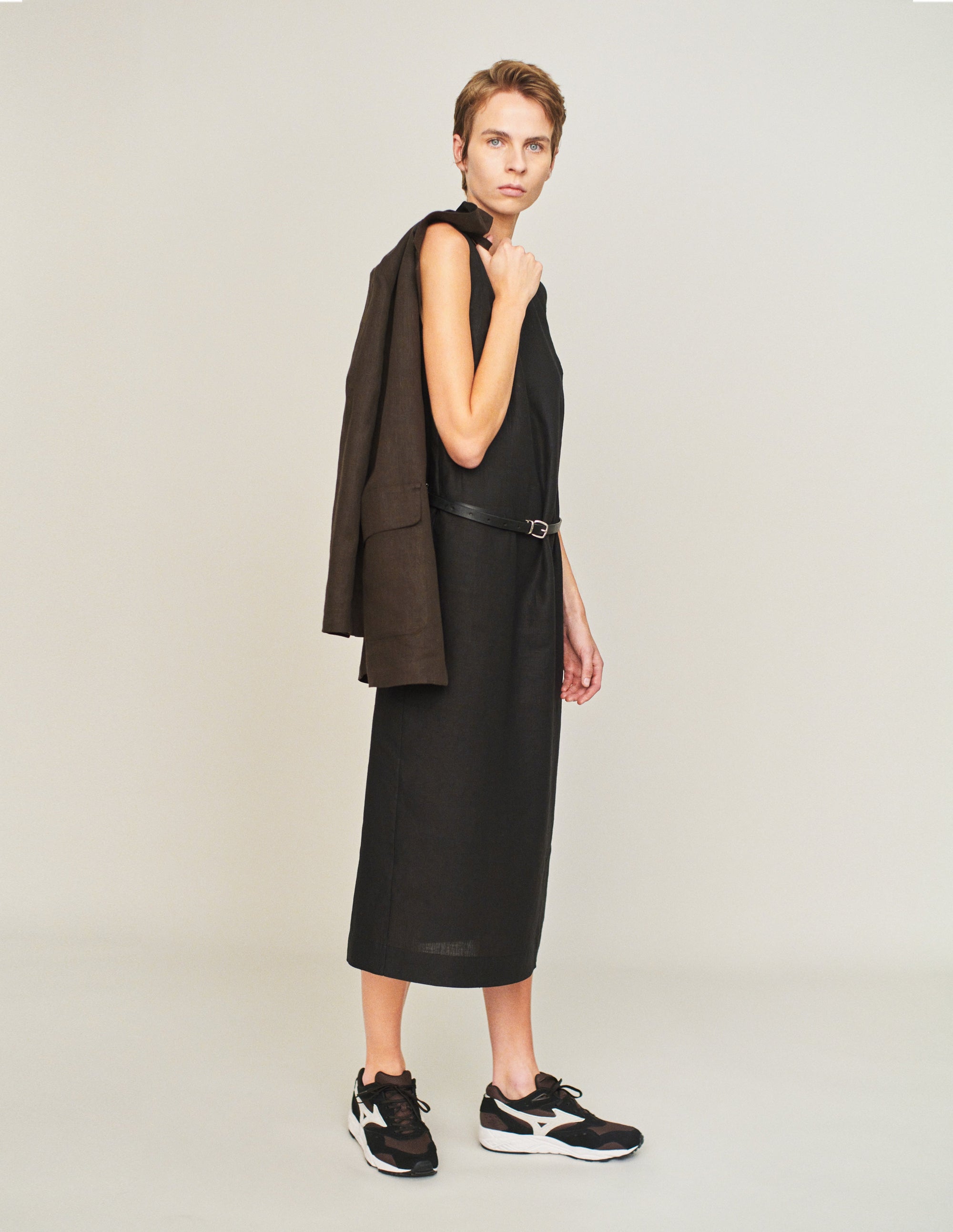 Robe boutonnée au dos - Black