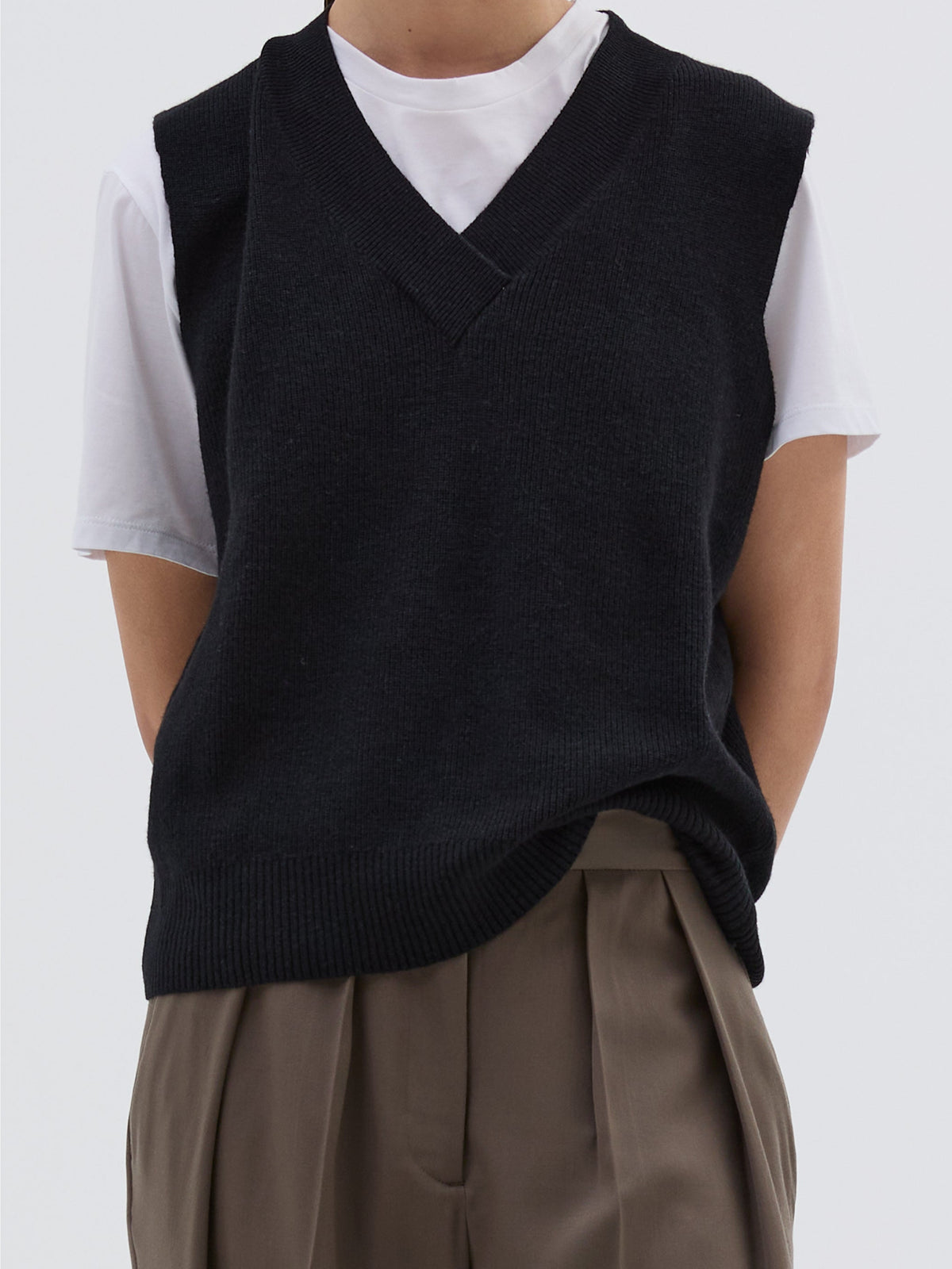 Pull sans manches col V en laine - Black