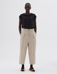 Pantalon court à plis sur le devant - Beige