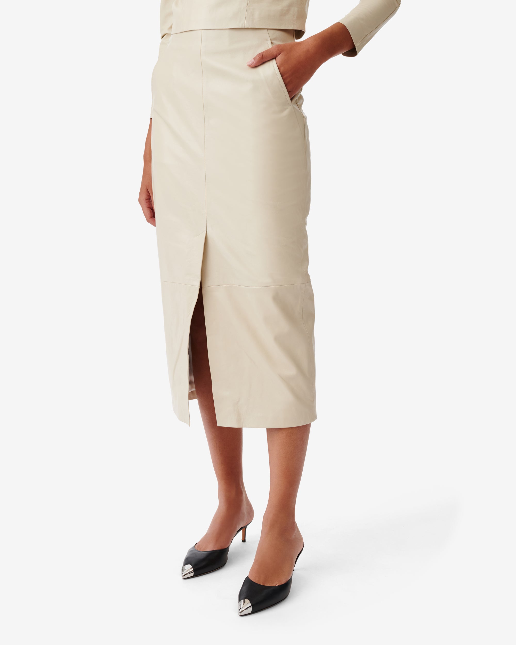 Nadia midi skirt in leather - Ecru