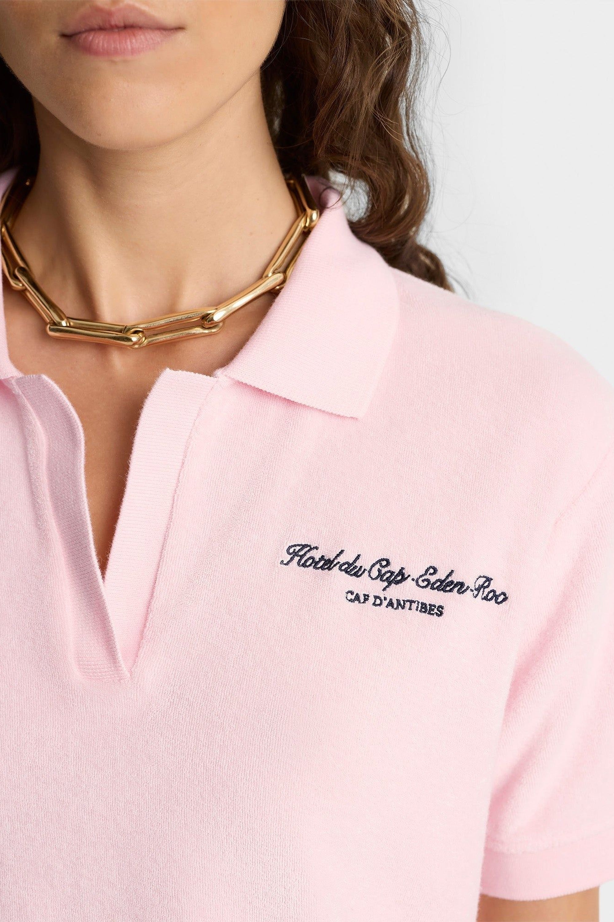 Polo Eden Script brodé en velours - Pink Dolphin