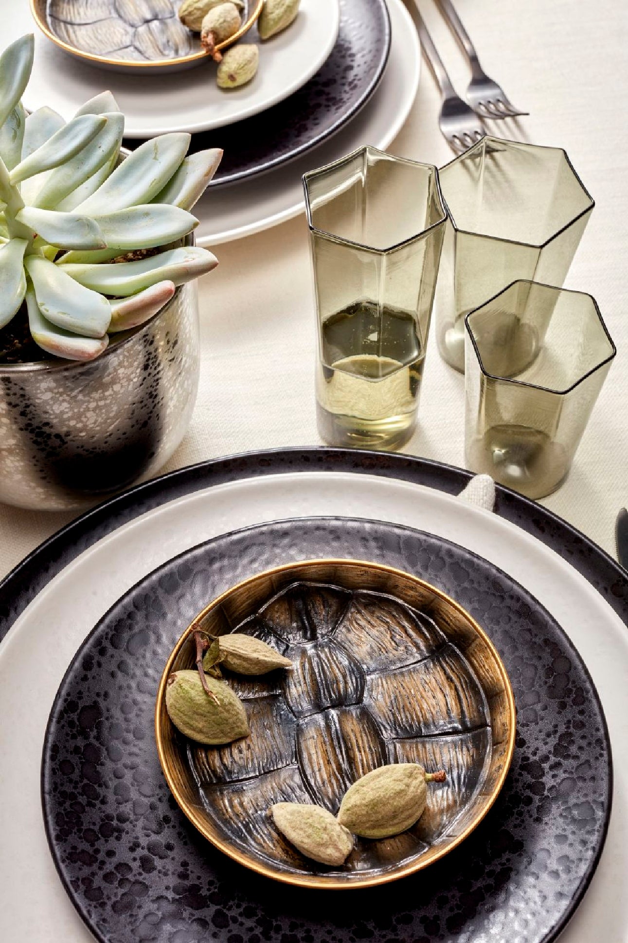 Petit plat Tortue en or et porcelaine - Brown