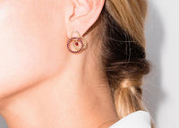 1qty RELIQUAT 680€/ QTY IN : 1-QTY OUT : 0- ST : 0% // Boucle d’oreille serti de tourbillon émeraude-Jaune