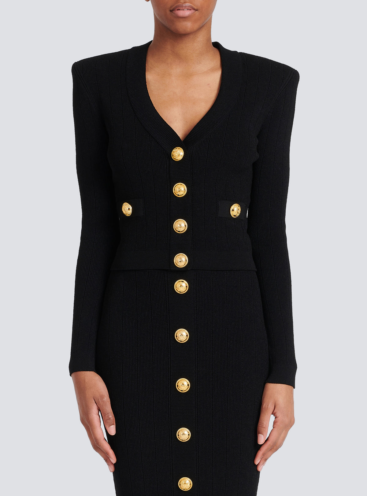 Cardigan court en maille à boutons dorés - Noir