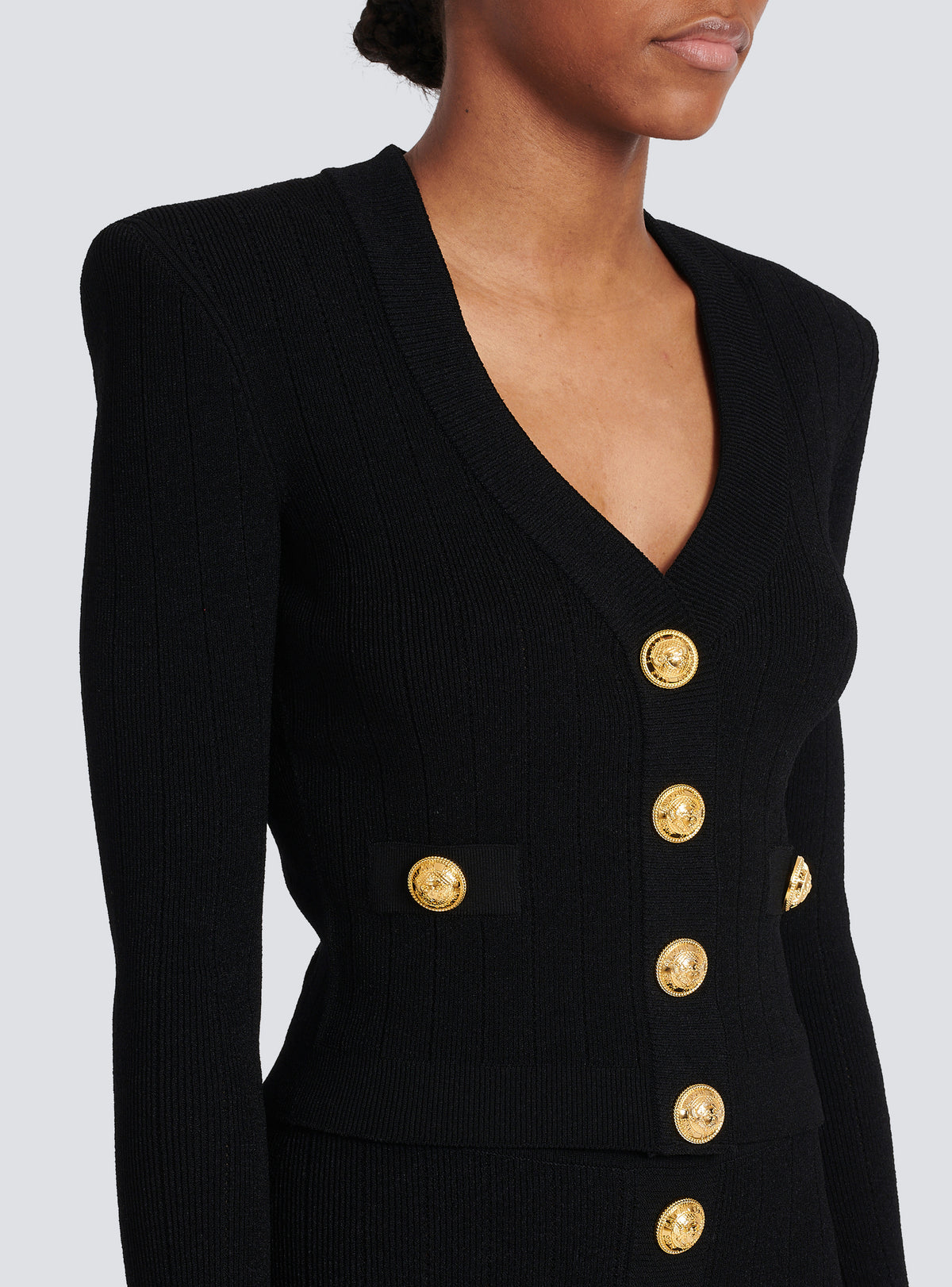 Cardigan court en maille à boutons dorés - Noir