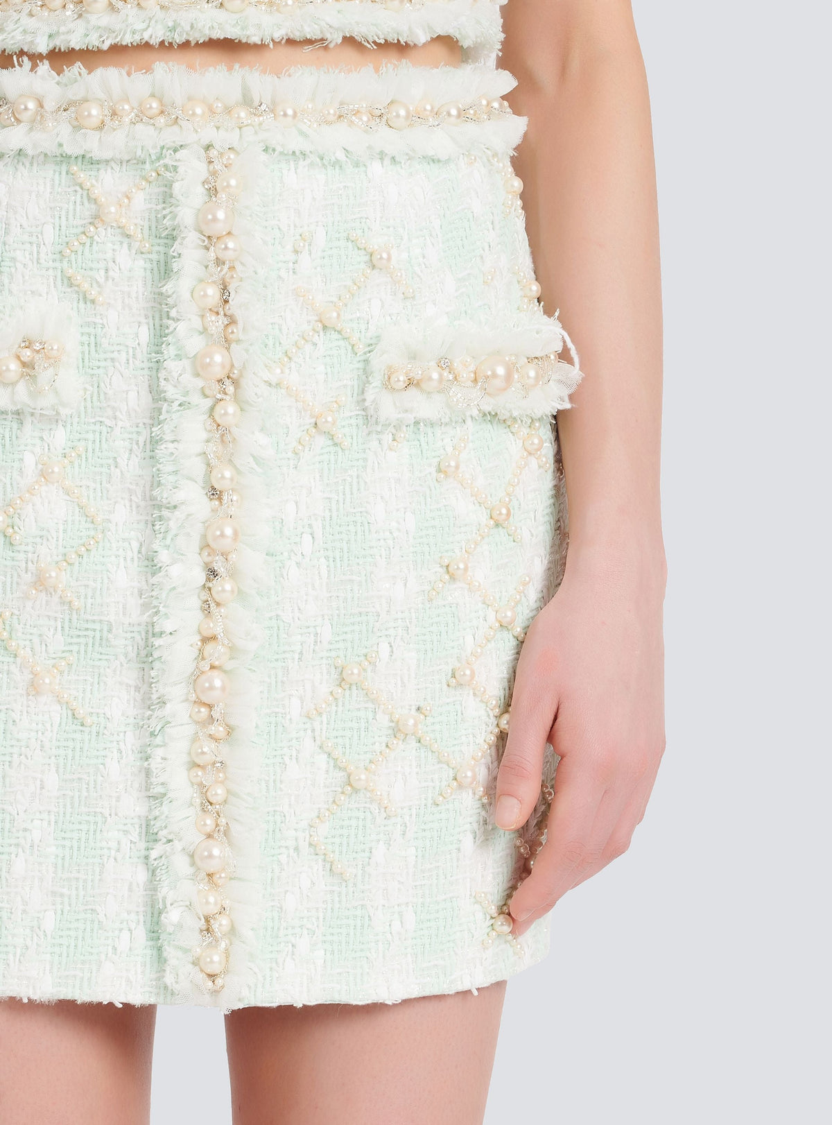Jupe courte en tweed avec broderies - Blanc & Vert Pâle