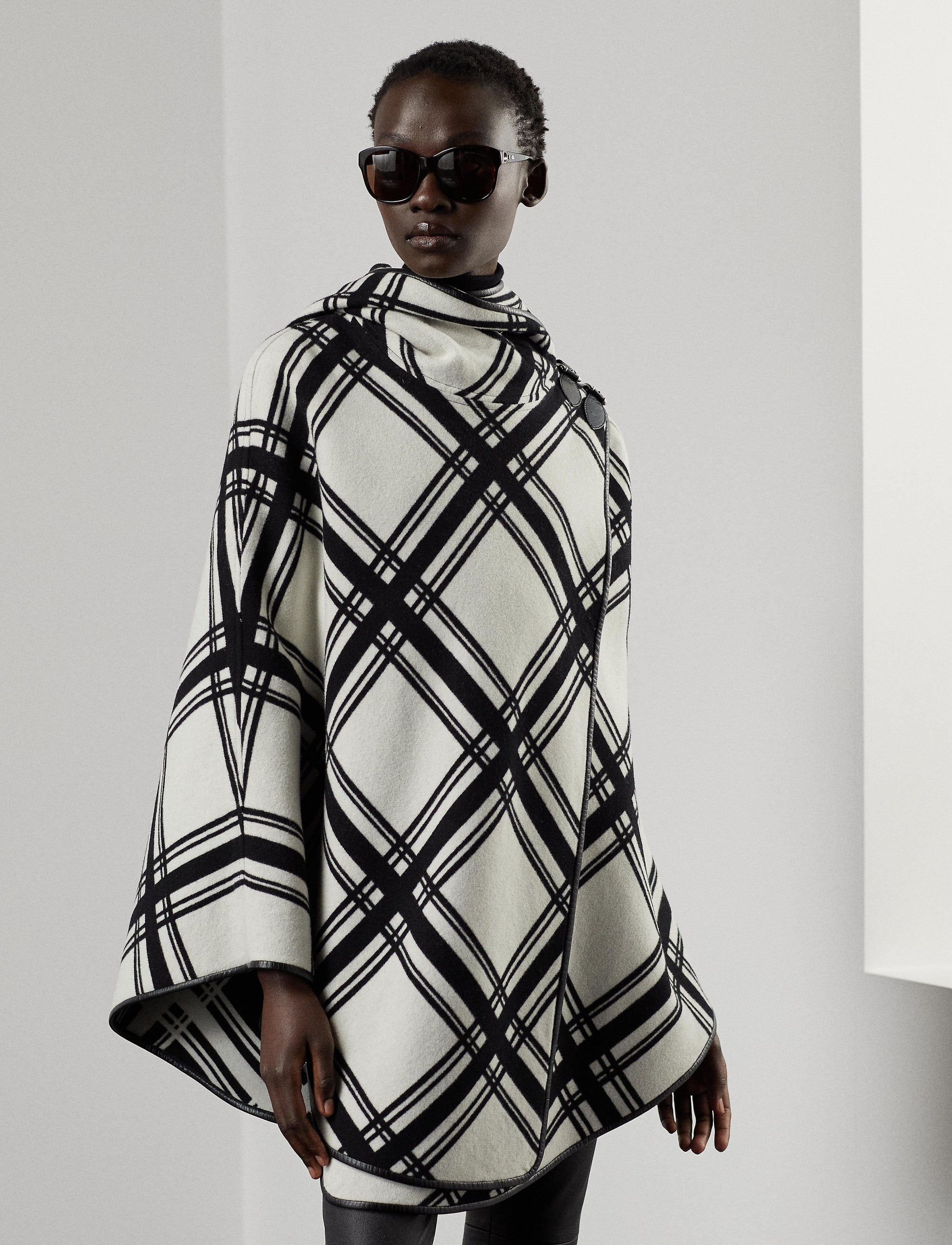 2pcs / NEW // BLACK/CREAM CAPE UNLINED MARSILLA