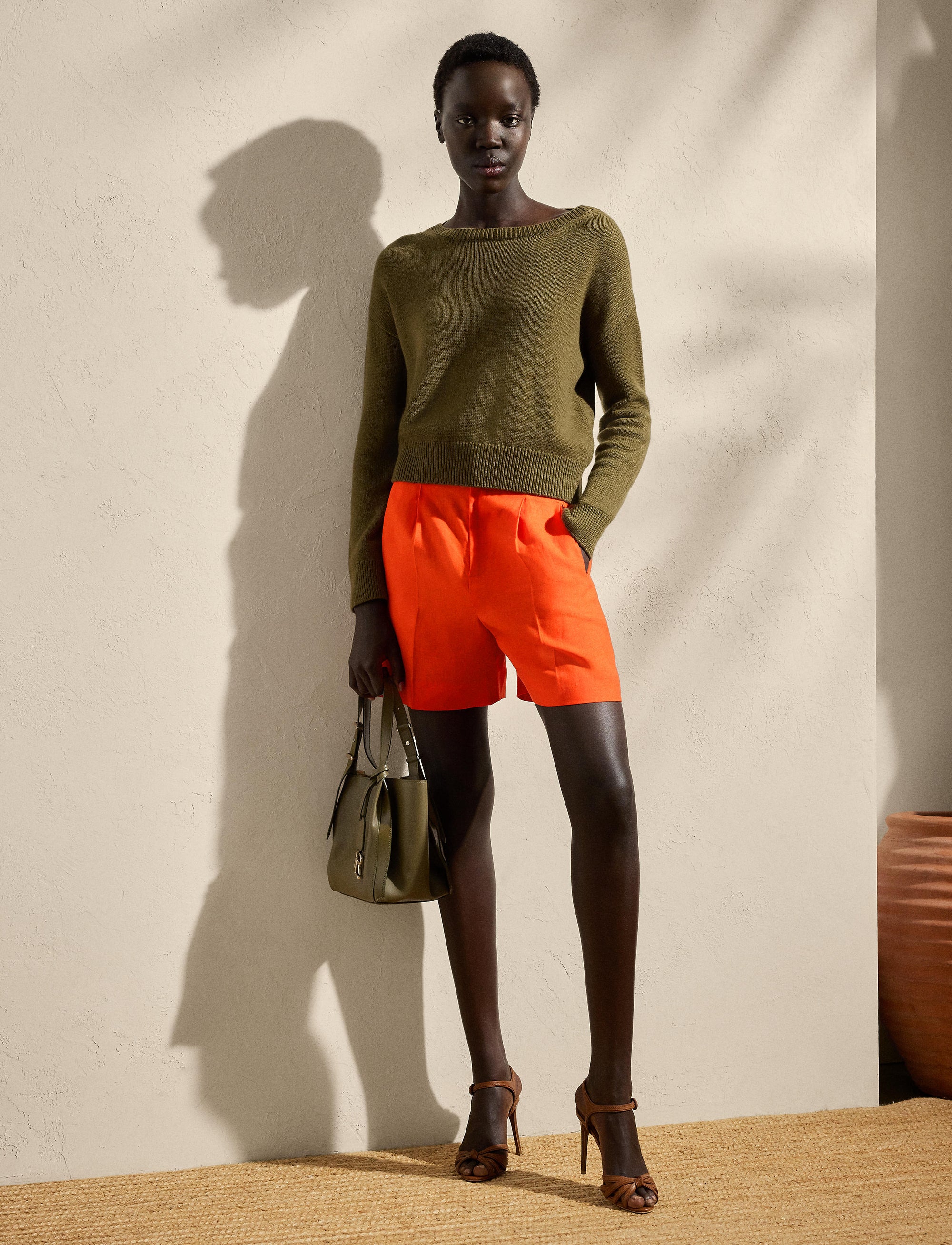 Tracy pleated shorts in linen - Bright Orange