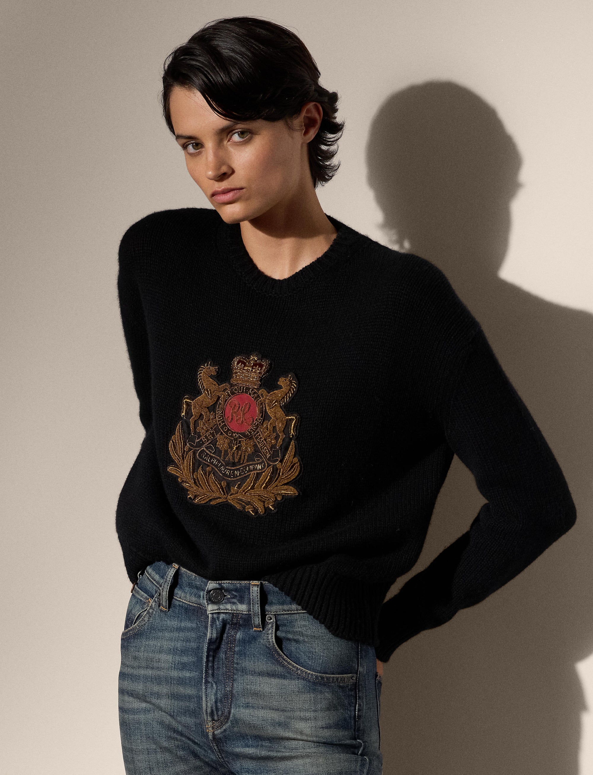 Pull brodé à écusson en cachemire - Black