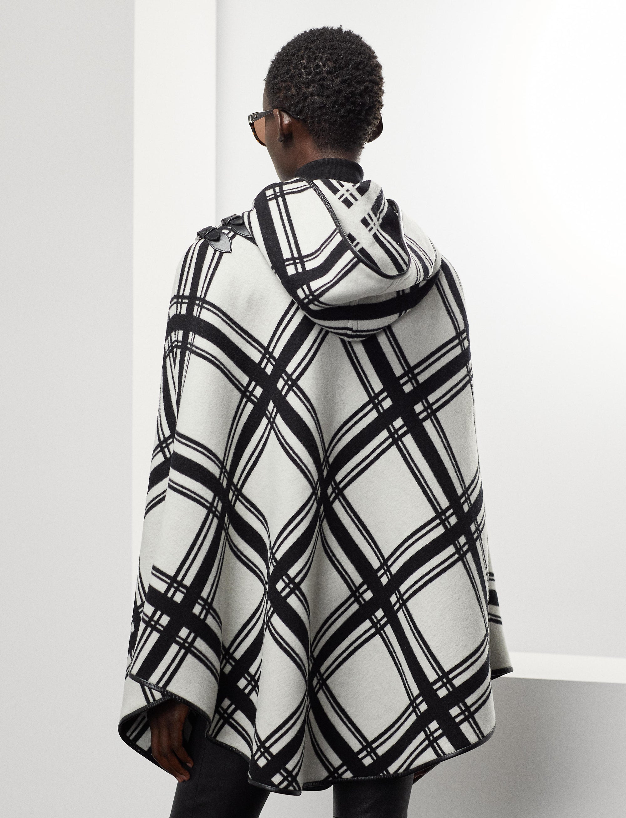 2pcs / NEW // BLACK/CREAM CAPE UNLINED MARSILLA