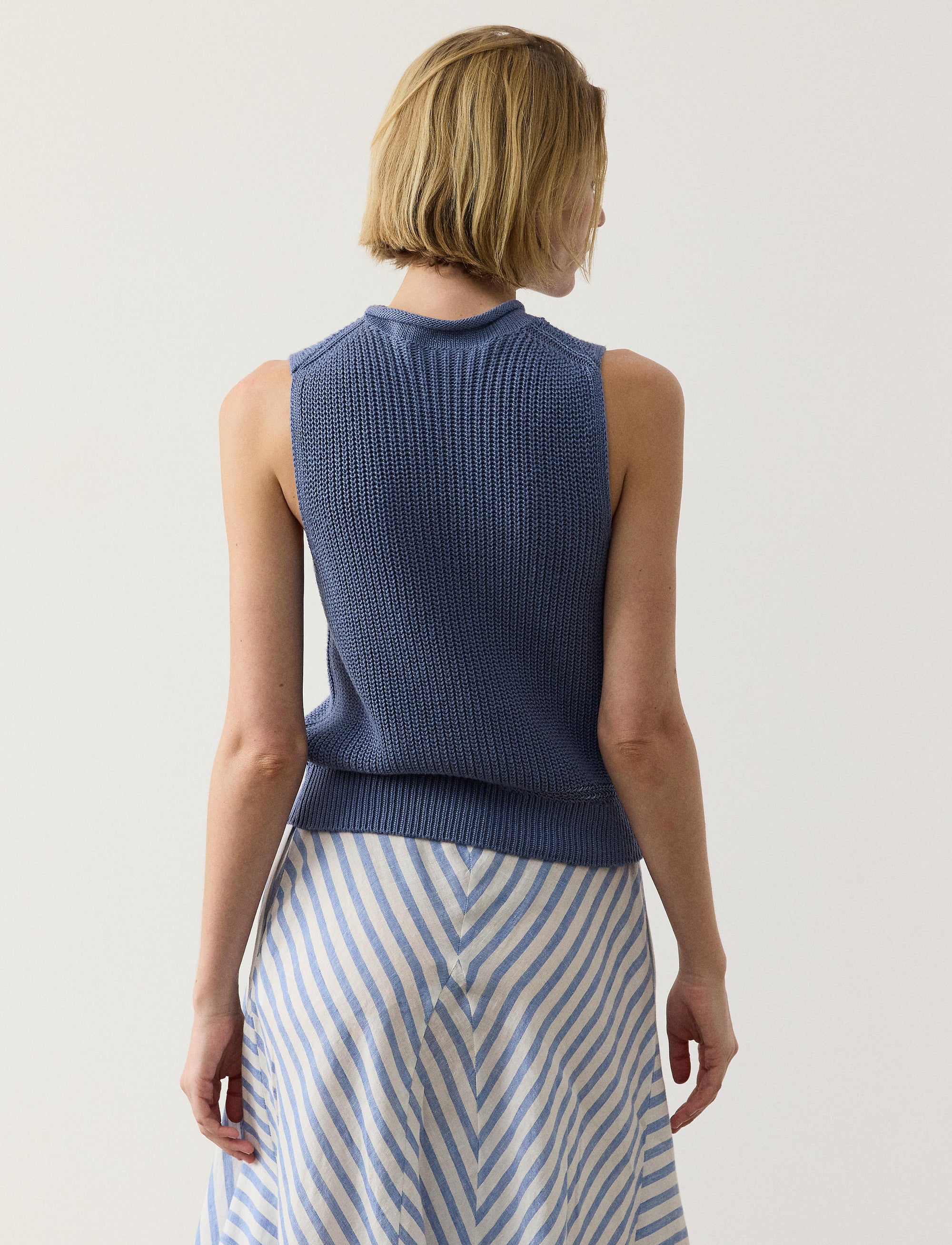 Pull col roulé roulé sans manches en jersey de soie - Cornflower