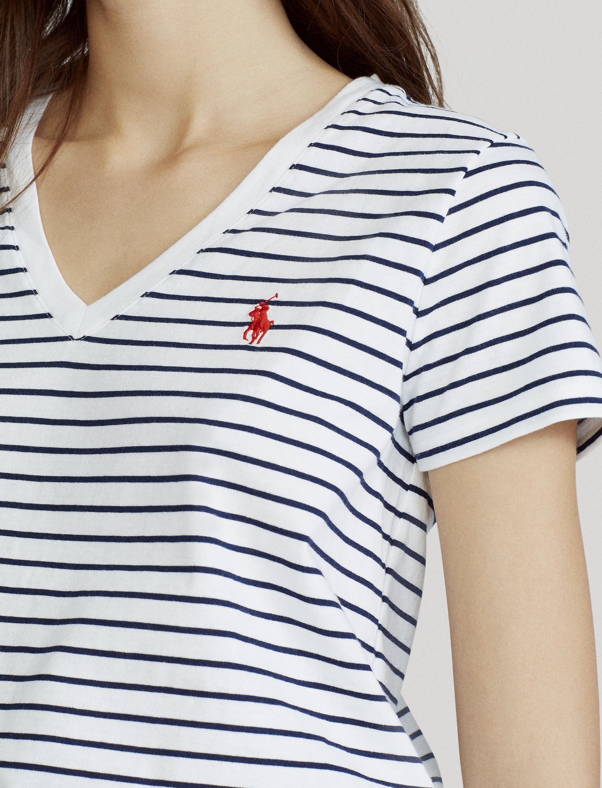 T-shirt rayé col en V en coton - White & Newport Navy