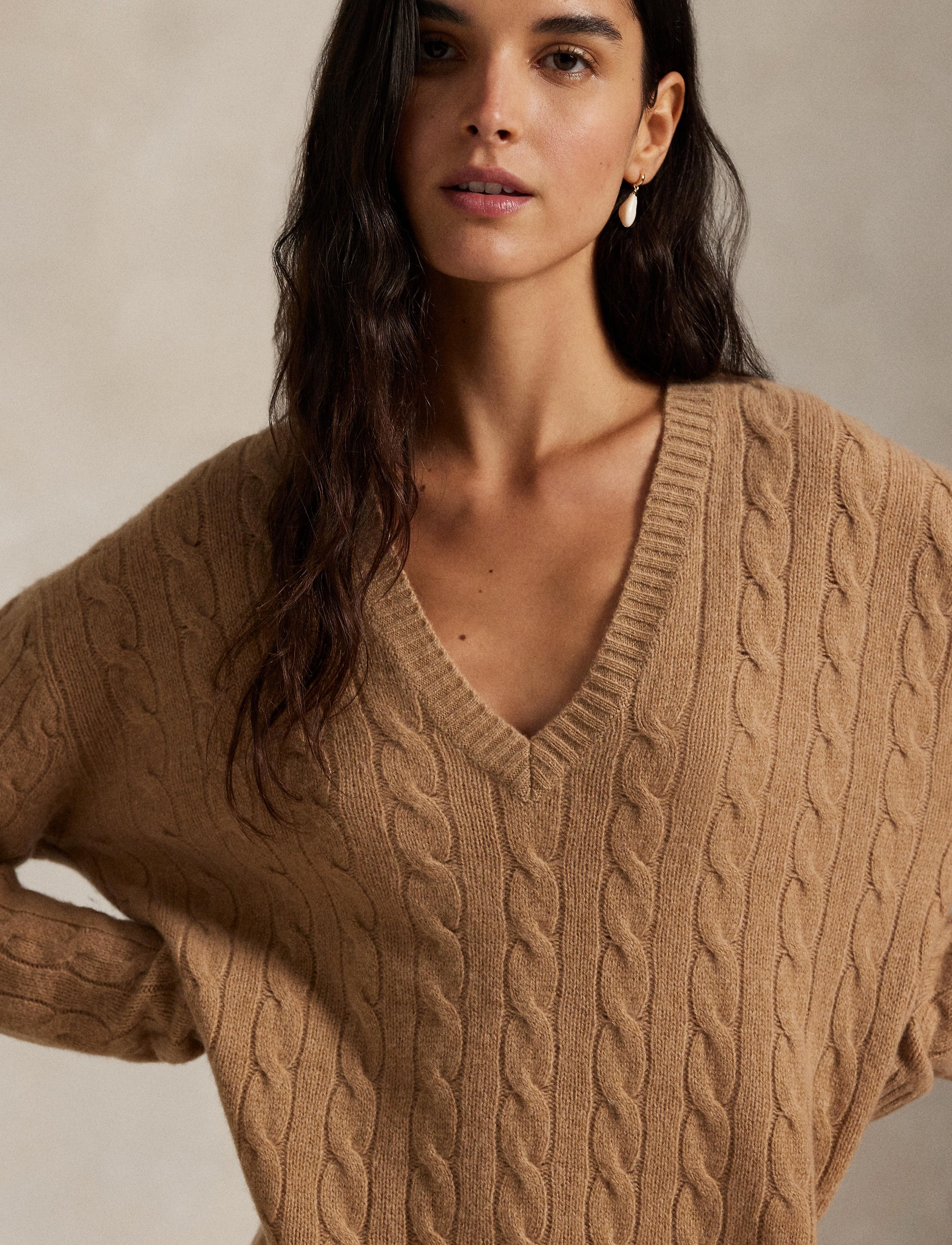 Robe-pull torsadée col V en laine et cachemire mélangé - Collection Camel Melange
