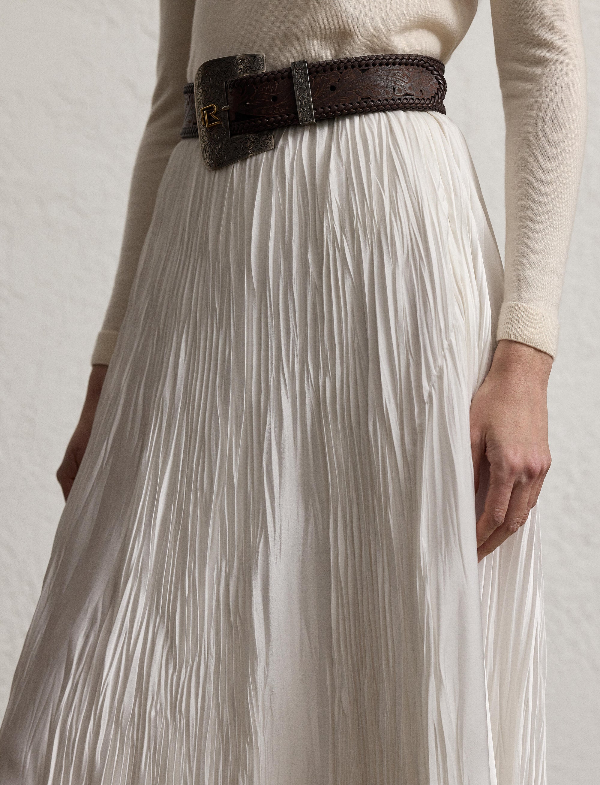 Malone pleated skirt in satin - Off-White