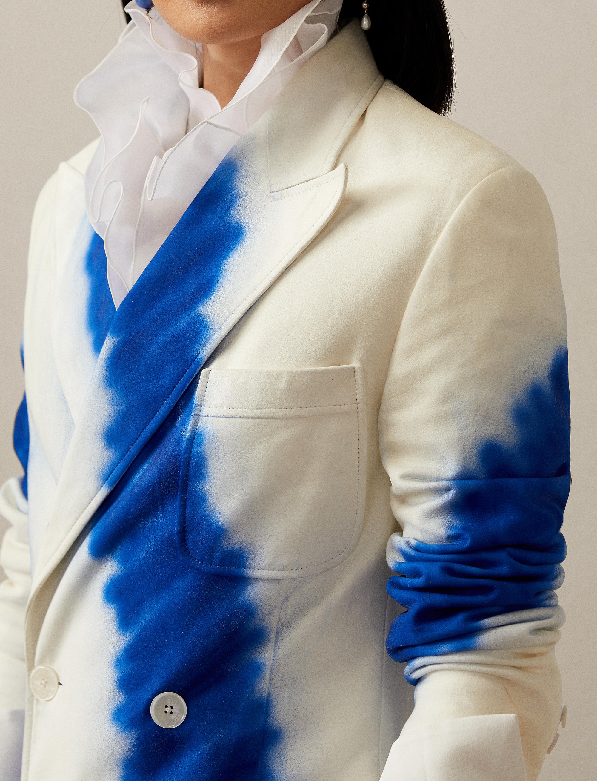 Blazer Shermin tie-dye en cuir velours - Indigo & White