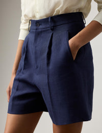 Tracy pleated shorts in linen - Lux Navy