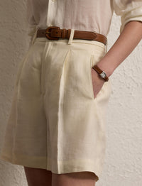 Tracy pleated shorts in linen - Lux Cream